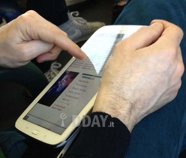 Samsung Galaxy Note 8.0 Caught by Blurry cam, Looks Like an 8-inch Galaxy Note II